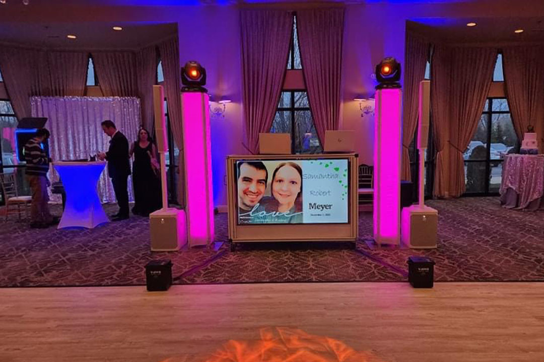 Black Tie Entertainment Uplights at the Blue Heron Event Center of Medina Ohio Black Tie Entertainment Dj at the Blue Heron Event Center